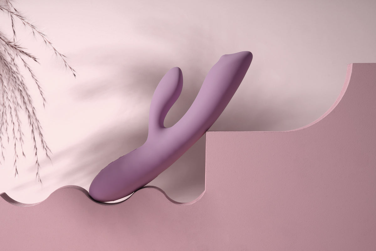 Svakom - Trysta Neo Vibrator Rabbit dengan Bola Berputar yang Dikendalikan melalui Aplikasi