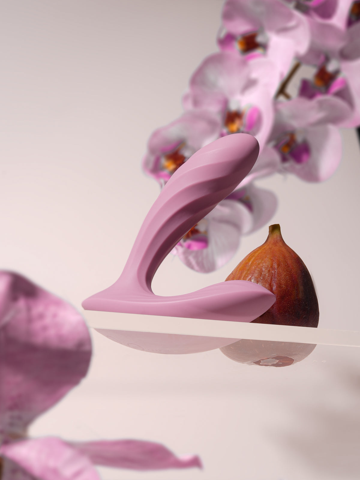 Svakom - Vibrator Pakai Erica Plus dengan Gerakan Dorong yang Dikendalikan melalui Aplikasi
