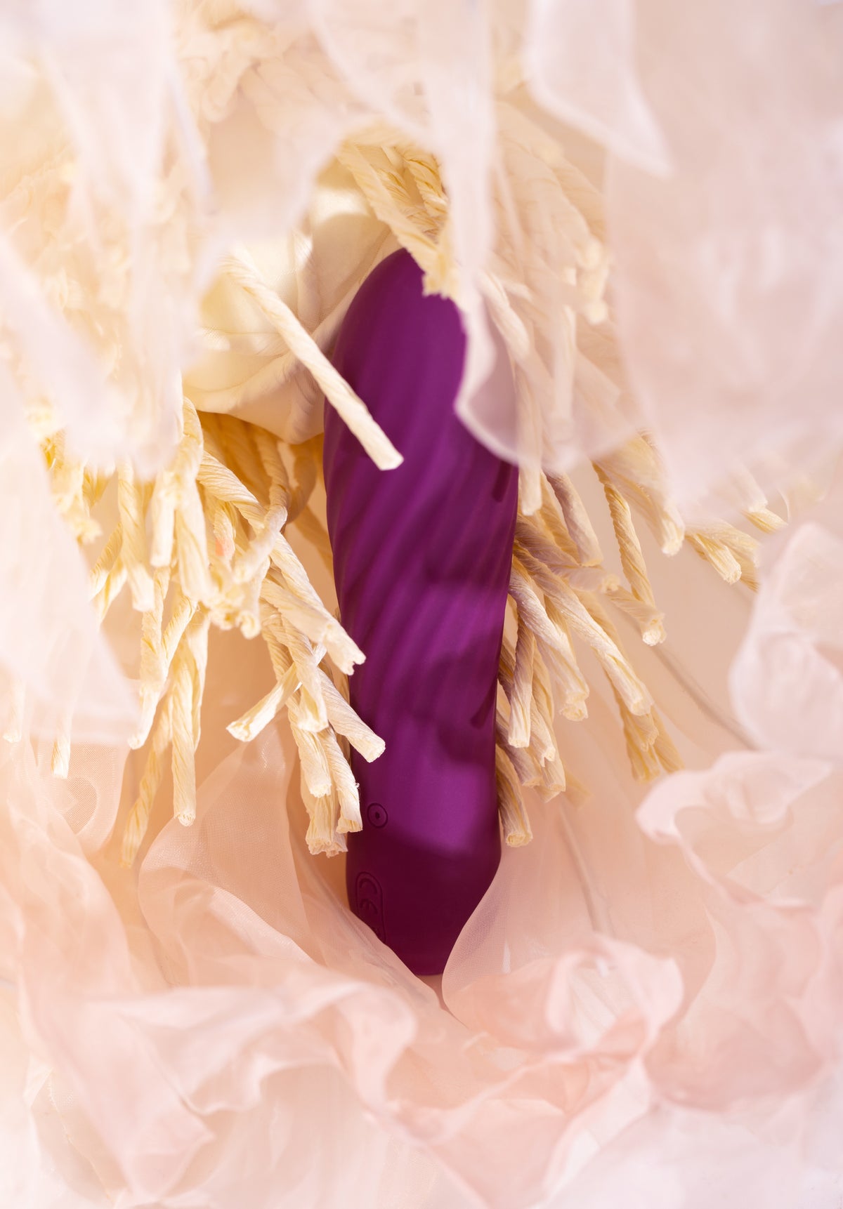 Svakom - Vibrator Peluru Bertekstur Tulip yang Dapat Diisi Ulang